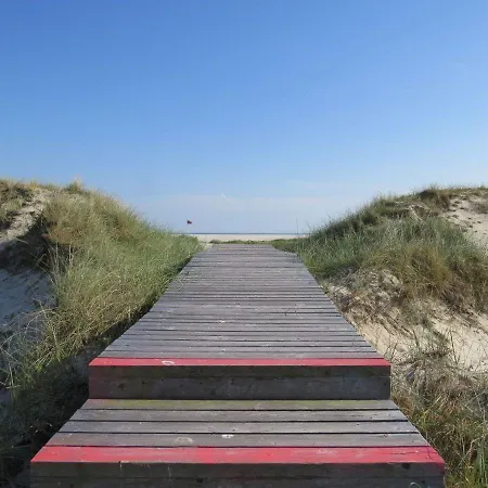 Heckenrose-6-souterrain-links شقة